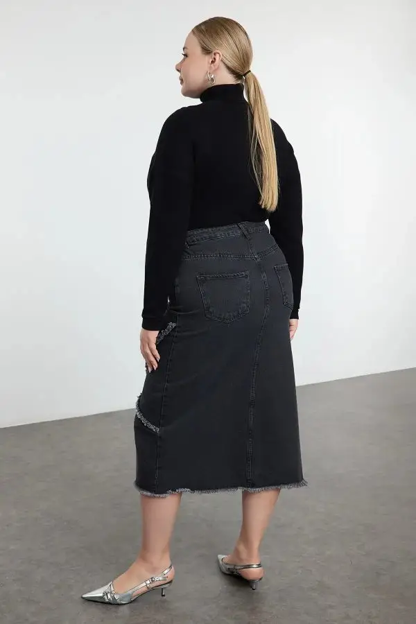 Denim Plus Size Skirt - Image 3